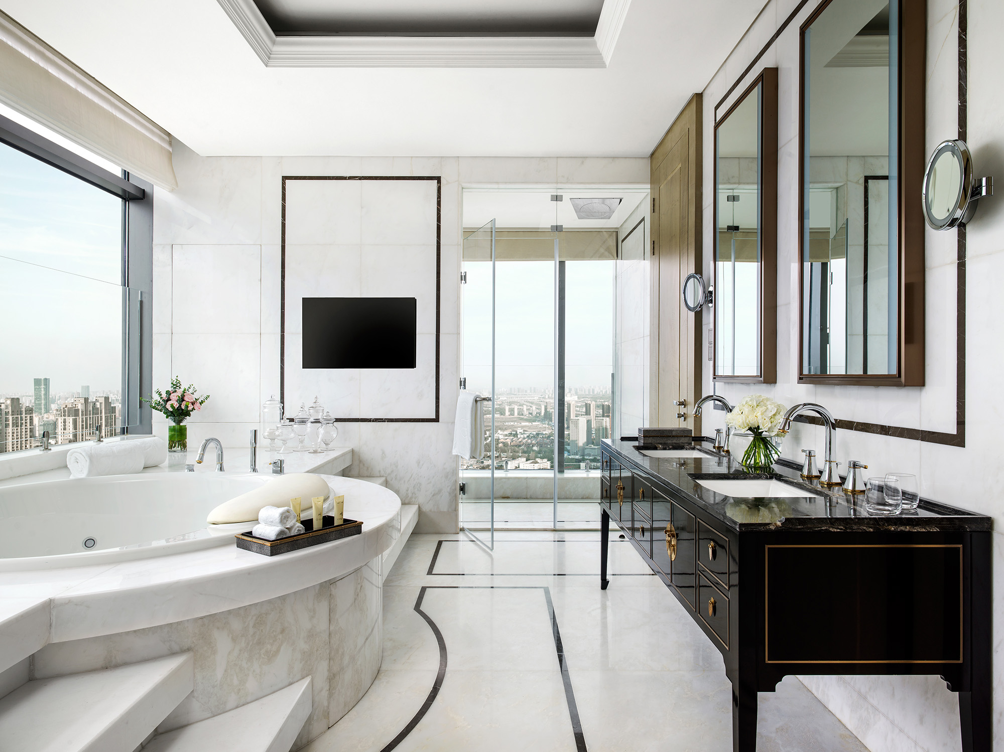 tlhfe-presidential-suite-bathroom.jpg